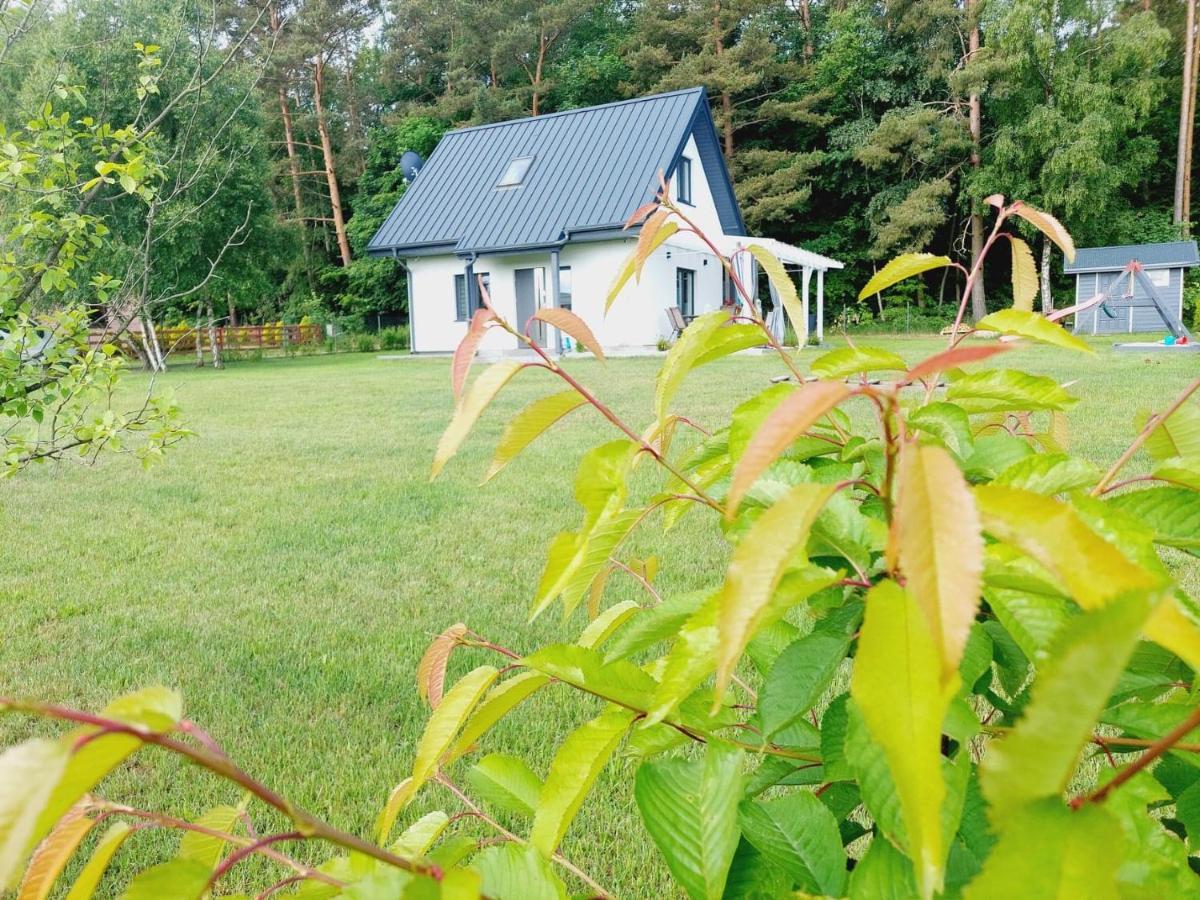 Villa Jeszcze Bardziej Dziki Sad à Slajszewo Extérieur photo